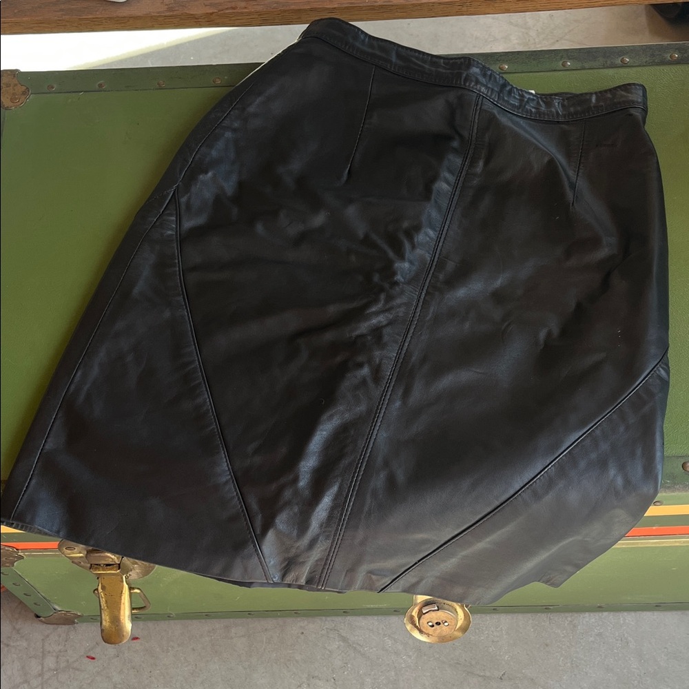 Chic Black Leather Pencil Skirt